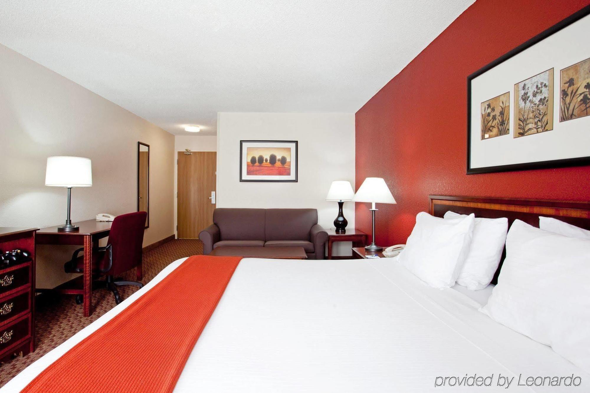 Baymont By Wyndham Merrillville Room photo